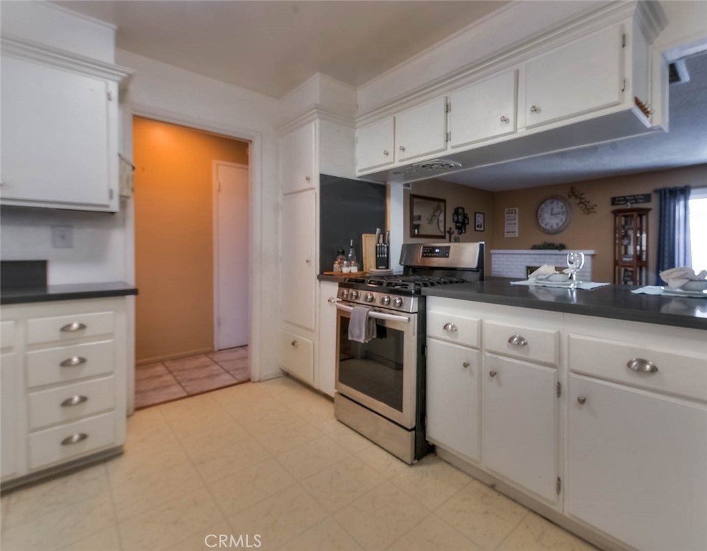 11229 Town & Country Drive Riverside, CA 92505 - Photo 10 of 36 Kitchen 2