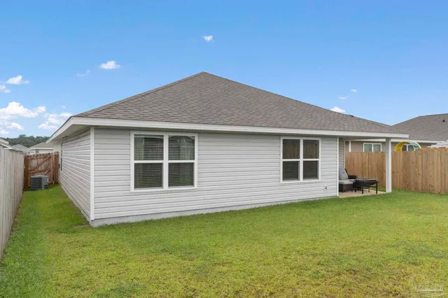 a view of a house with a backyard