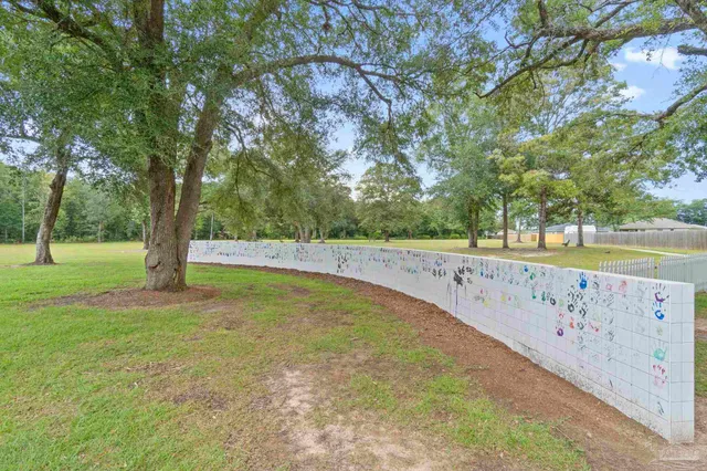 a view of an outdoor space