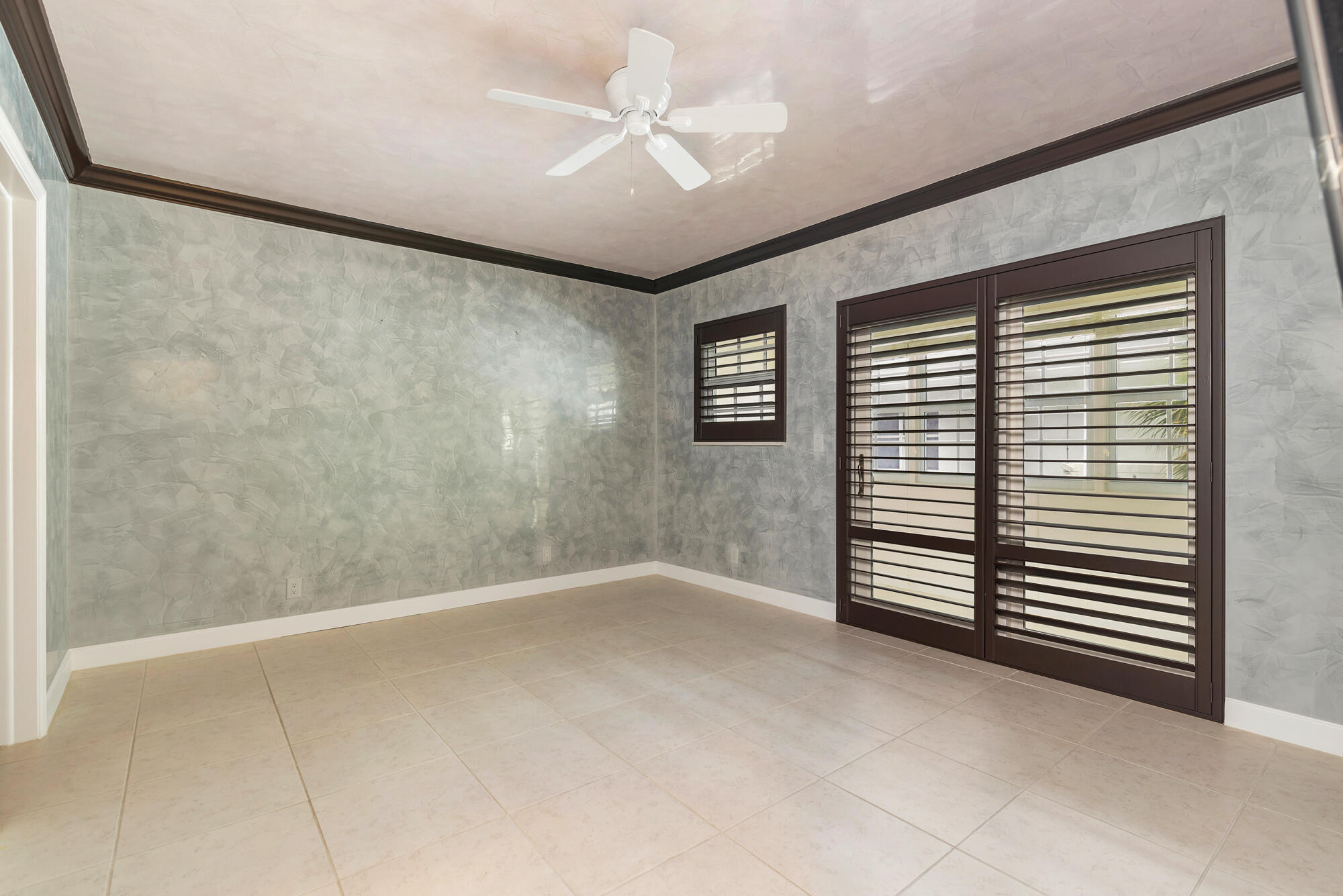 5505 North Ocean Boulevard, Unit 15204 Ocean Ridge, FL 33435 - Photo 18 of 34 an empty room with windows and fan