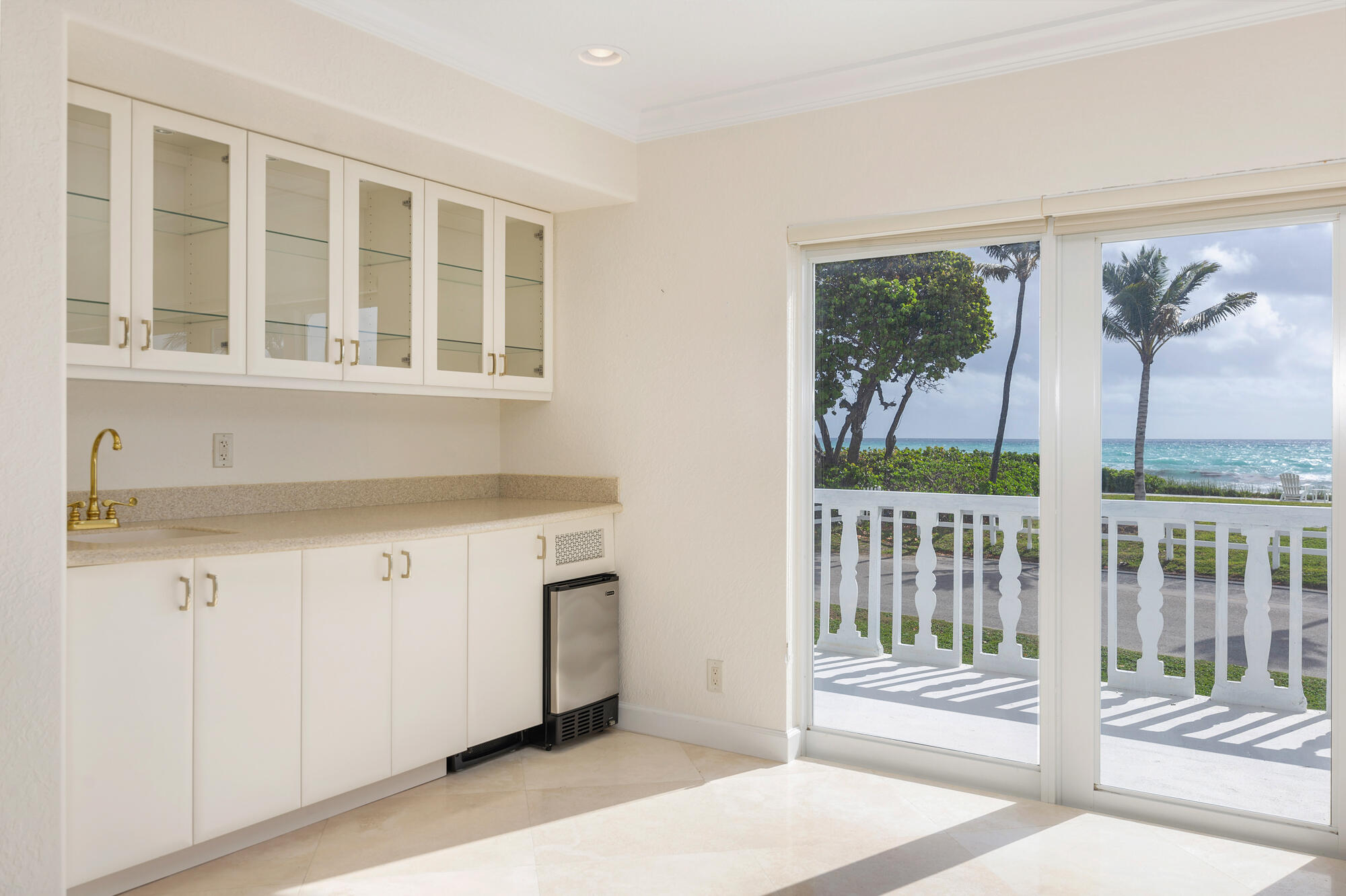 5505 North Ocean Boulevard, Unit 15204 Ocean Ridge, FL 33435 - Photo 4 of 34 a view of a sink and a window