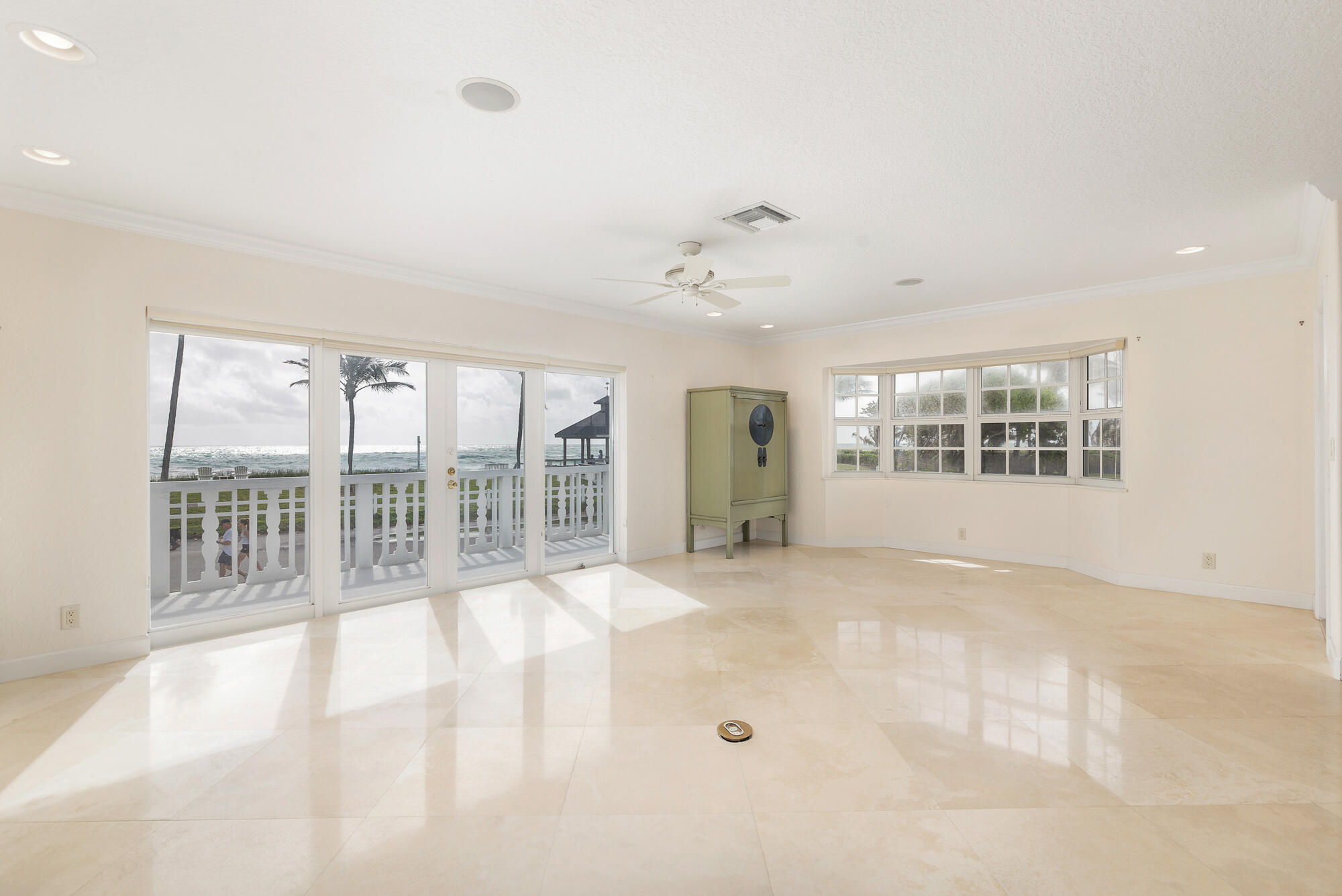 5505 North Ocean Boulevard, Unit 15204 Ocean Ridge, FL 33435 - Photo 7 of 34 a view of an empty room with a window