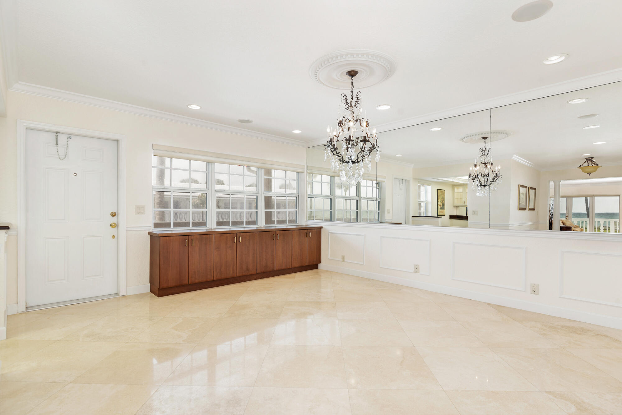 5505 North Ocean Boulevard, Unit 15204 Ocean Ridge, FL 33435 - Photo 9 of 34 a view of spacious bathroom with a granite countertop sink a mirror and a bathtub