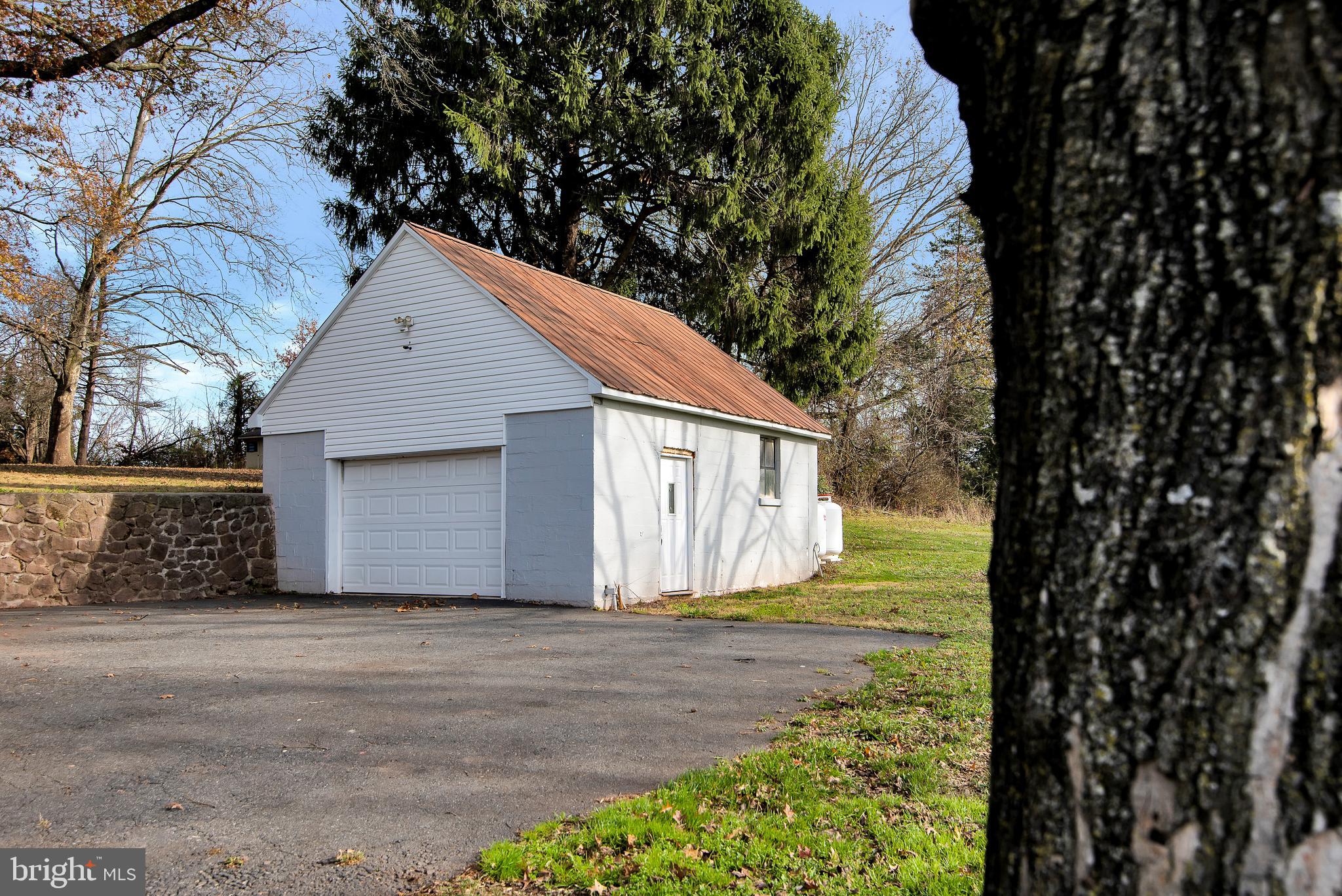 1662 Laurelwood Road Pottstown, PA 19465 - Photo 3 of 25 Gallery Image 3