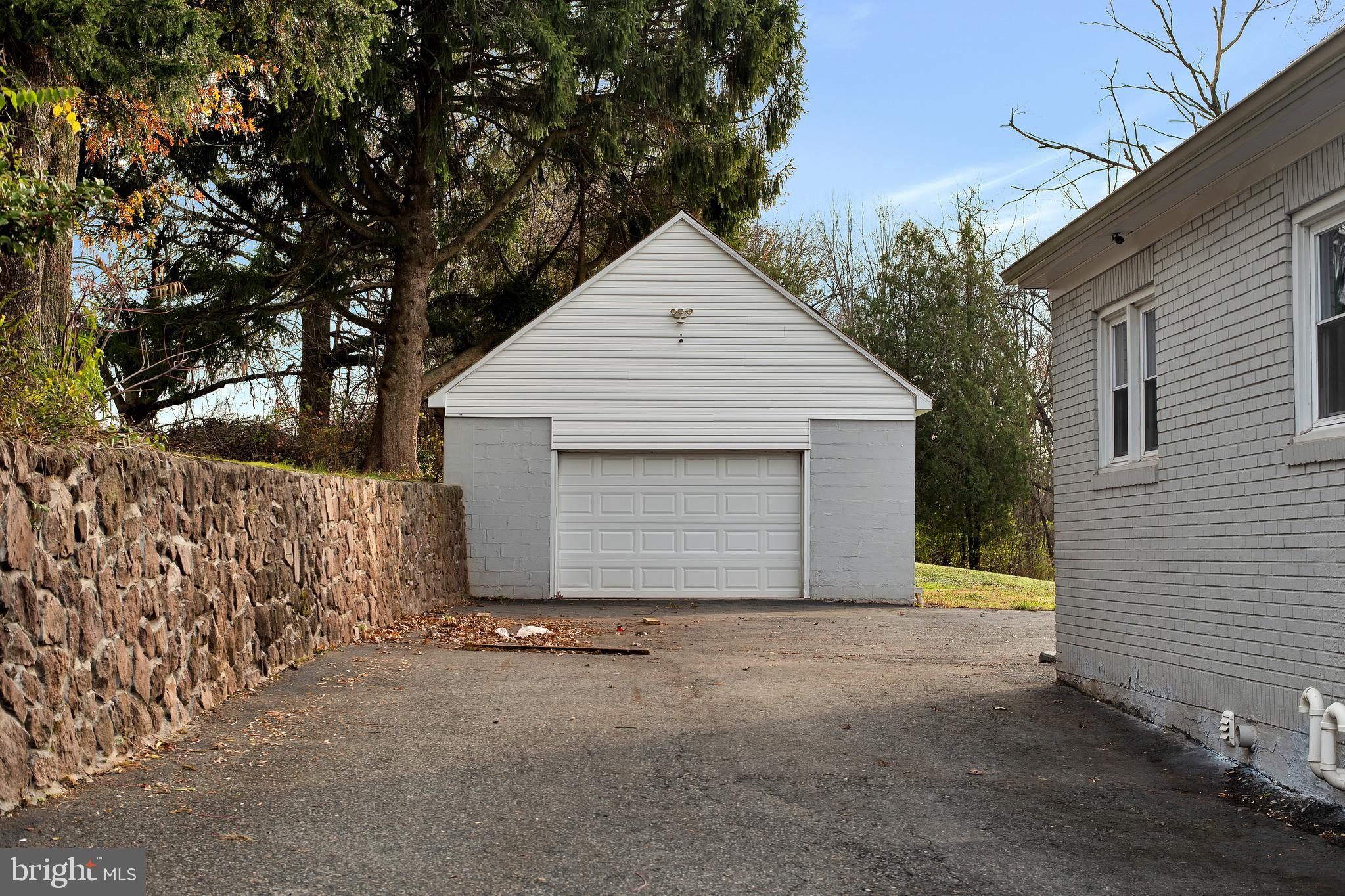 1662 Laurelwood Road Pottstown, PA 19465 - Photo 23 of 25 Gallery Image 23