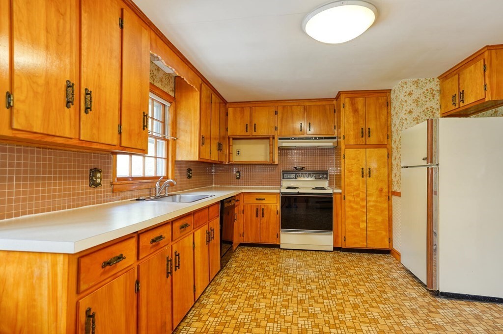 116 Columbia Road Arlington, MA 02474 - Photo 5 of 39