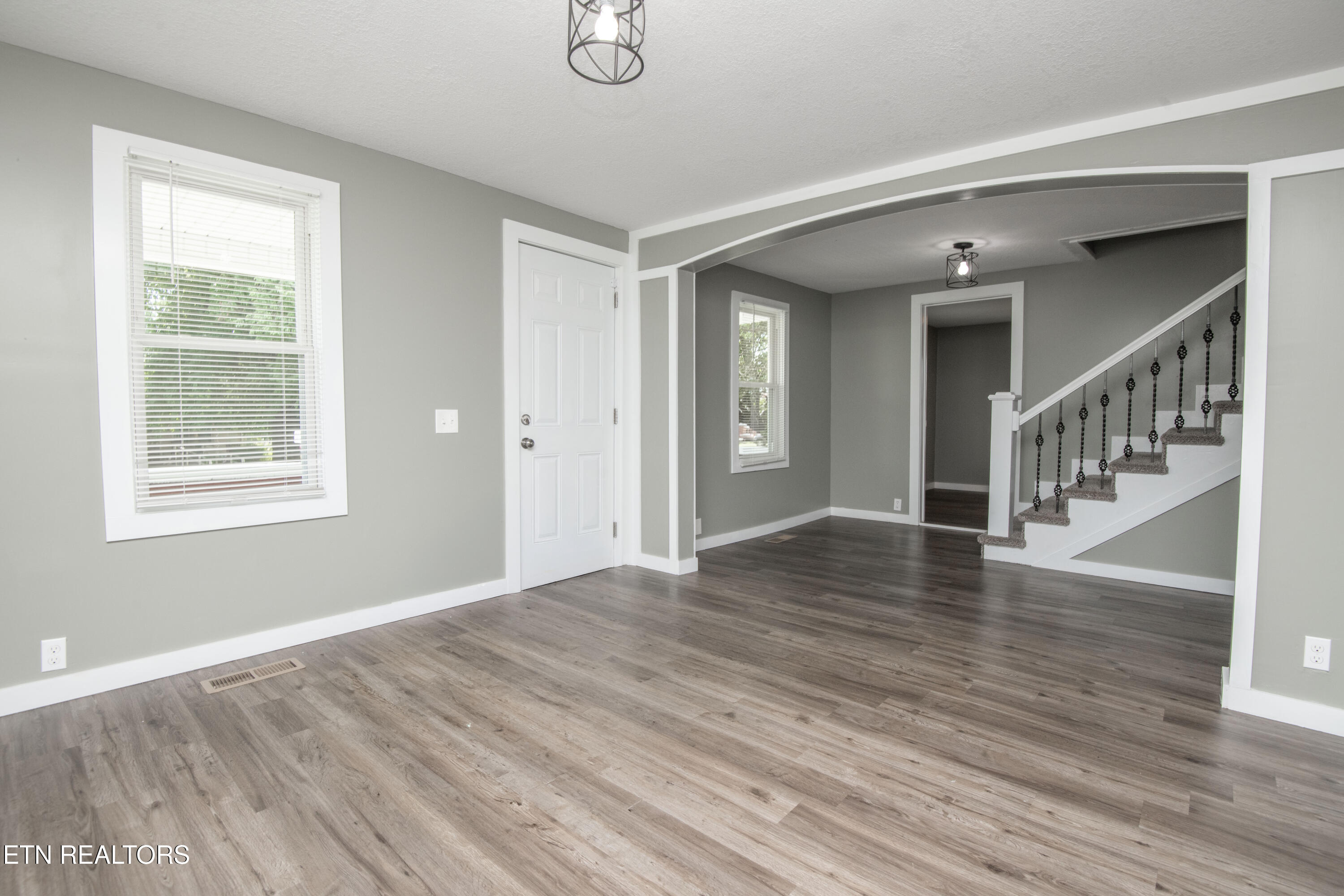 912 Medaris Street Clinton, TN 37716 - Photo 9 of 44 living 1