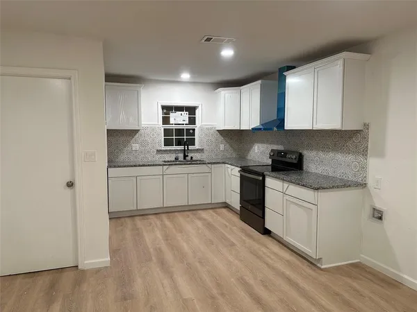 $220,000 | 909 Jerry Mashek Drive, West, TX 76691