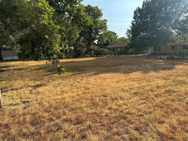 $220,000 | 909 Jerry Mashek Drive, West, TX 76691