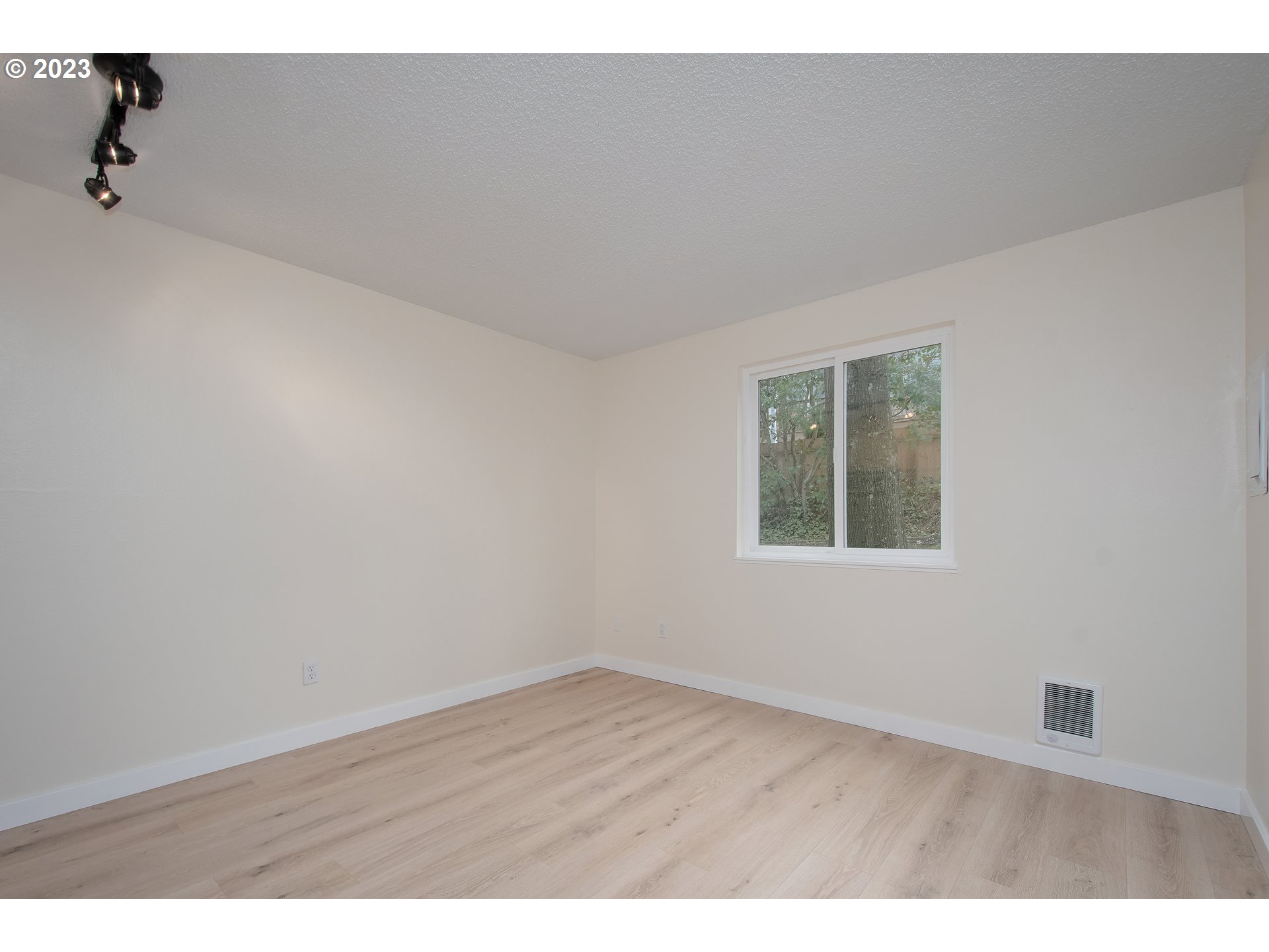12628 Northwest Barnes Road, Unit 10 Portland, OR 97229 - Photo 18 of 25 Gallery Image 18