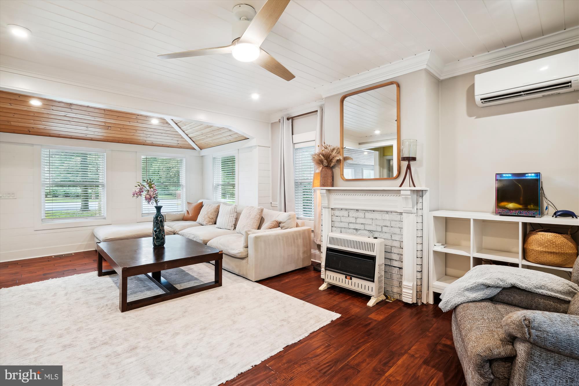523 Love Point Road Stevensville, MD 21666 - Photo 12 of 41 Living Room