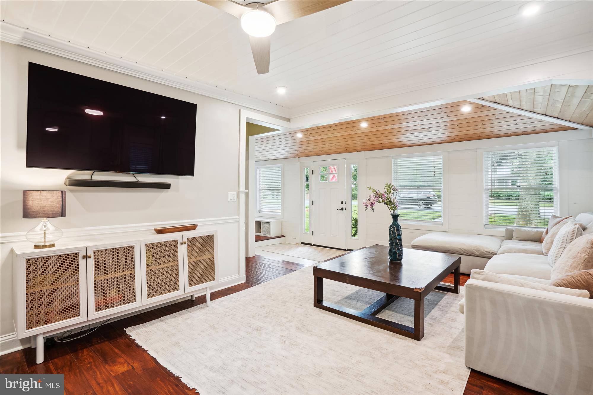 523 Love Point Road Stevensville, MD 21666 - Photo 13 of 41 Living Room