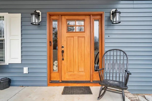a view of entryway with a bathtub