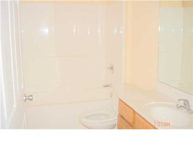 940 Barrow Street, Unit 1 Fort Walton Beach, FL 32547 - Photo 6 of 8 a bathroom with a bathtub