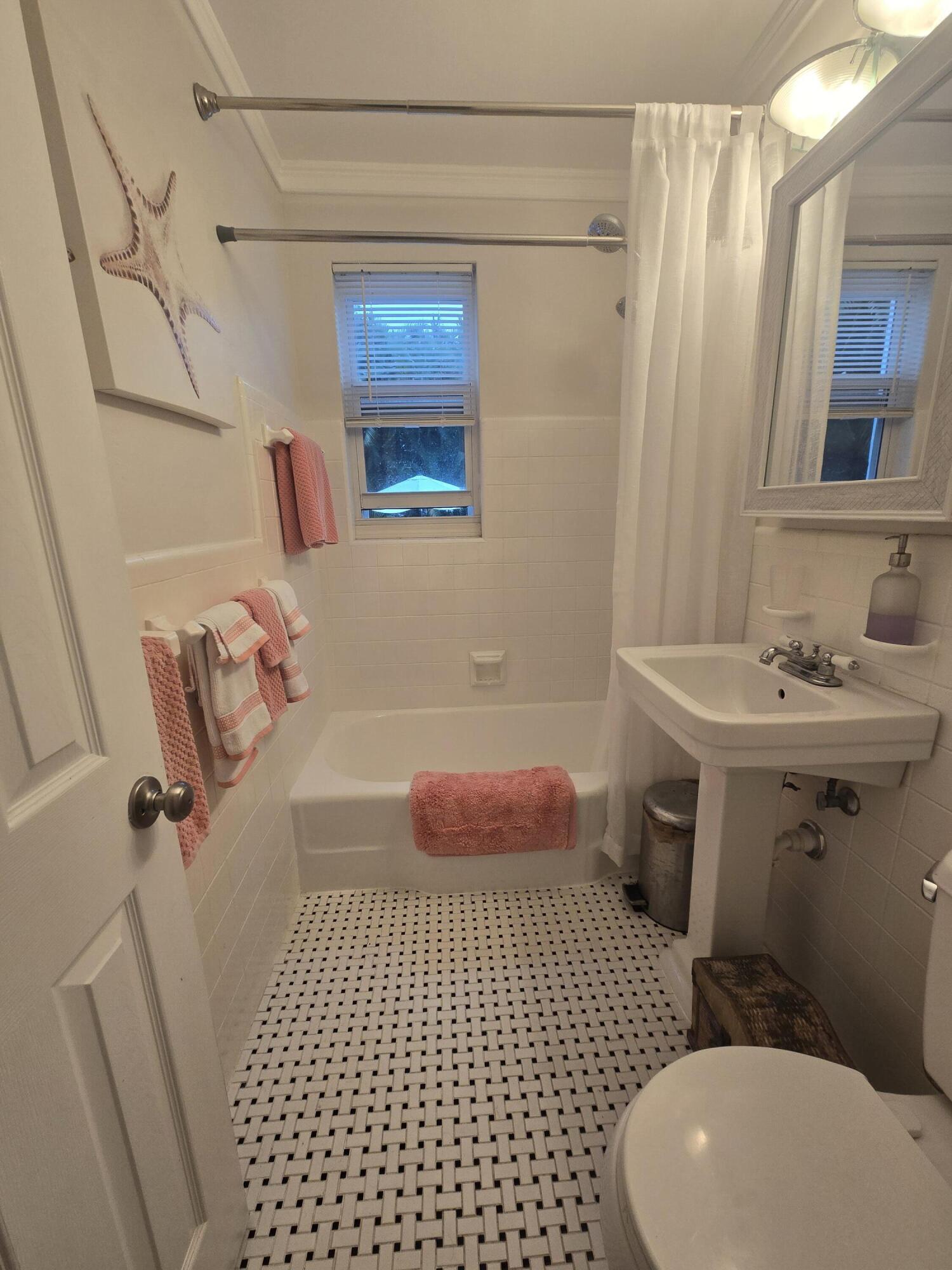 902 East Boca Raton Road Boca Raton, FL 33432 - Photo 12 of 17 GuestBath