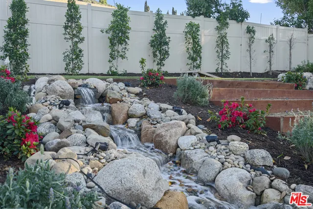 a picture of flowers and flowers