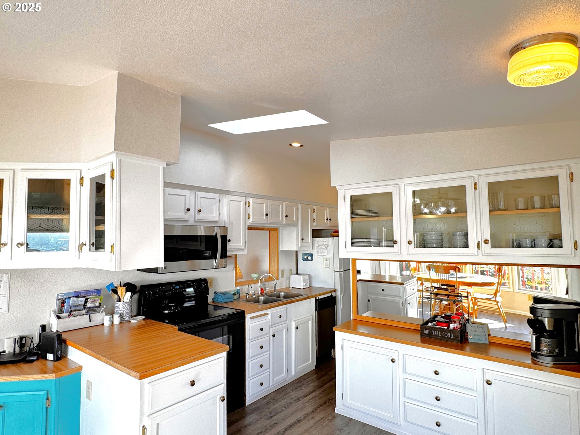 19921 Whaleshead Road, Unit T 1 Brookings, OR 97415 - Photo 17 of 45 Kitchen