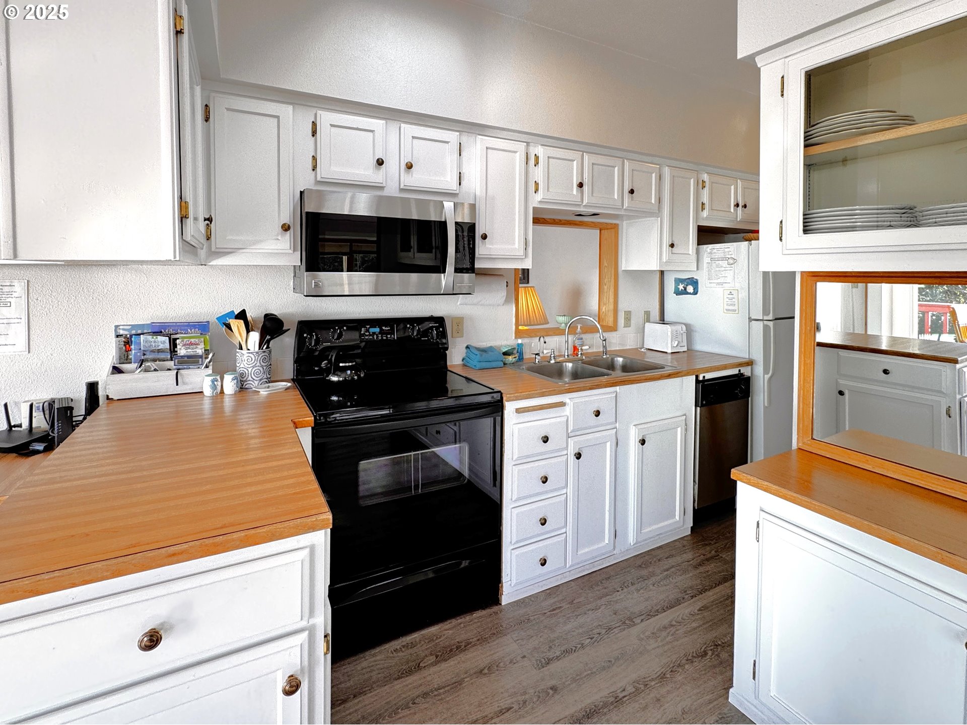 19921 Whaleshead Road, Unit T 1 Brookings, OR 97415 - Photo 18 of 45 Kitchen