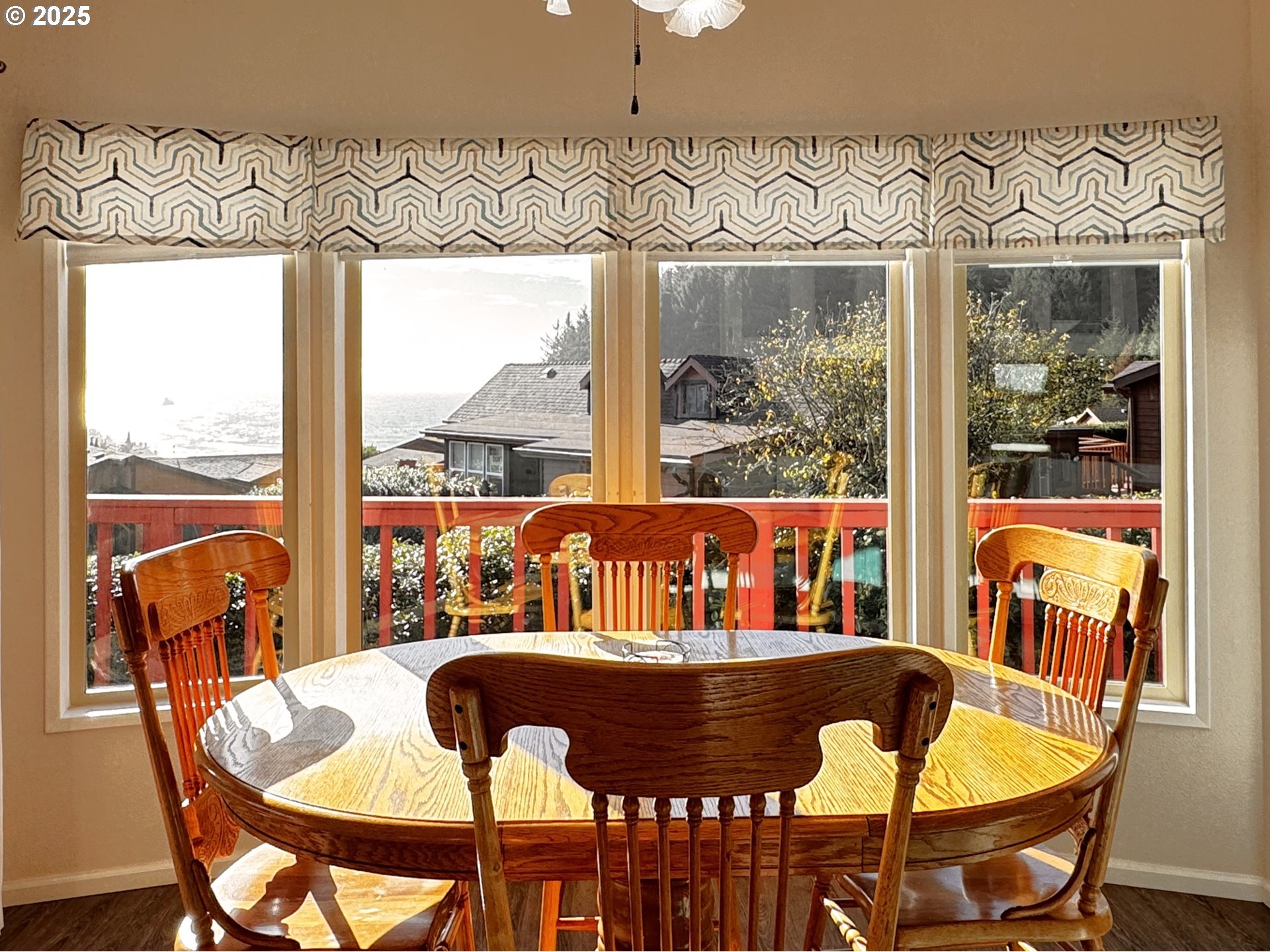 19921 Whaleshead Road, Unit T 1 Brookings, OR 97415 - Photo 21 of 45 Dining Area