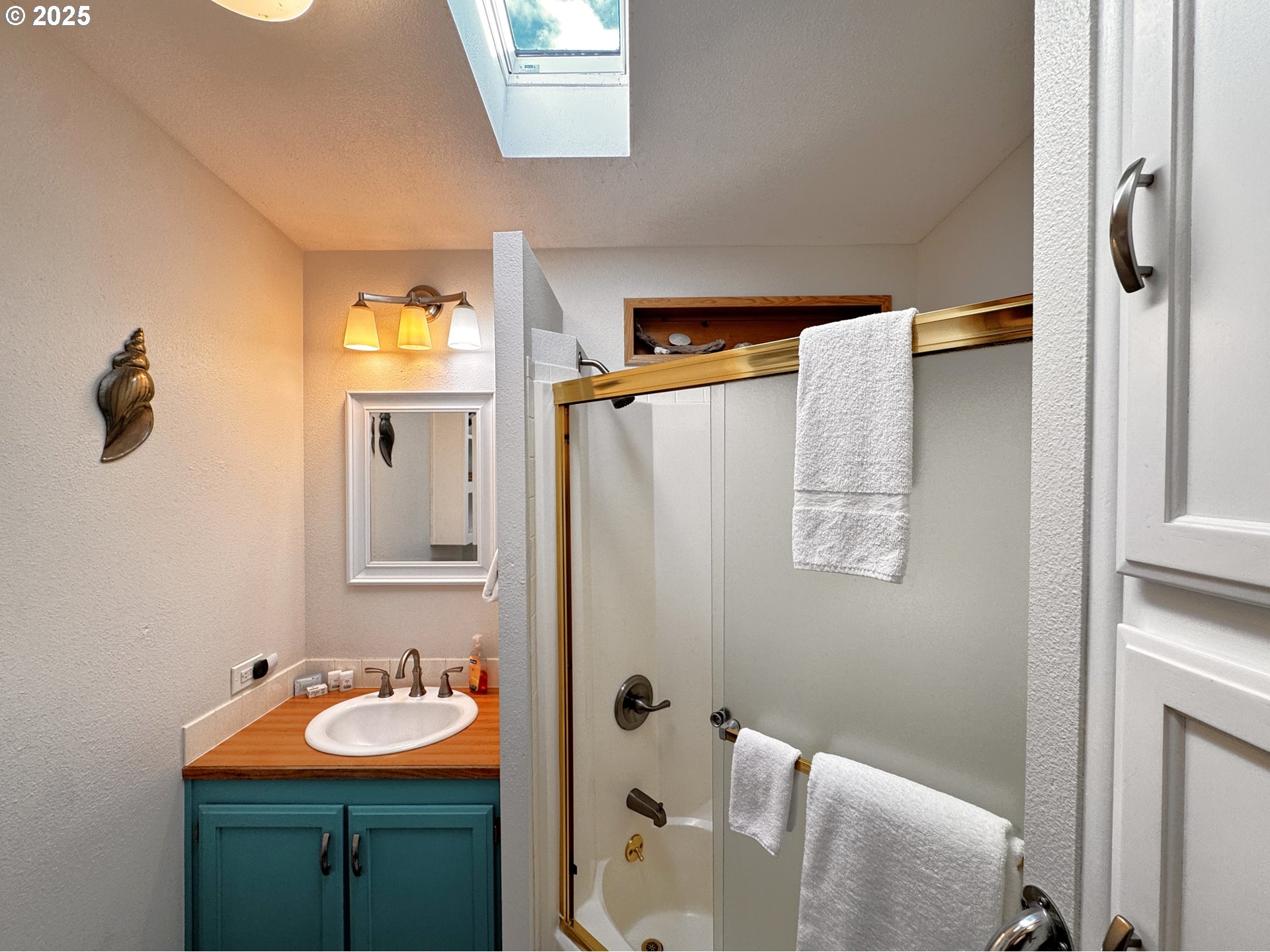 19921 Whaleshead Road, Unit T 1 Brookings, OR 97415 - Photo 35 of 45 Bathroom