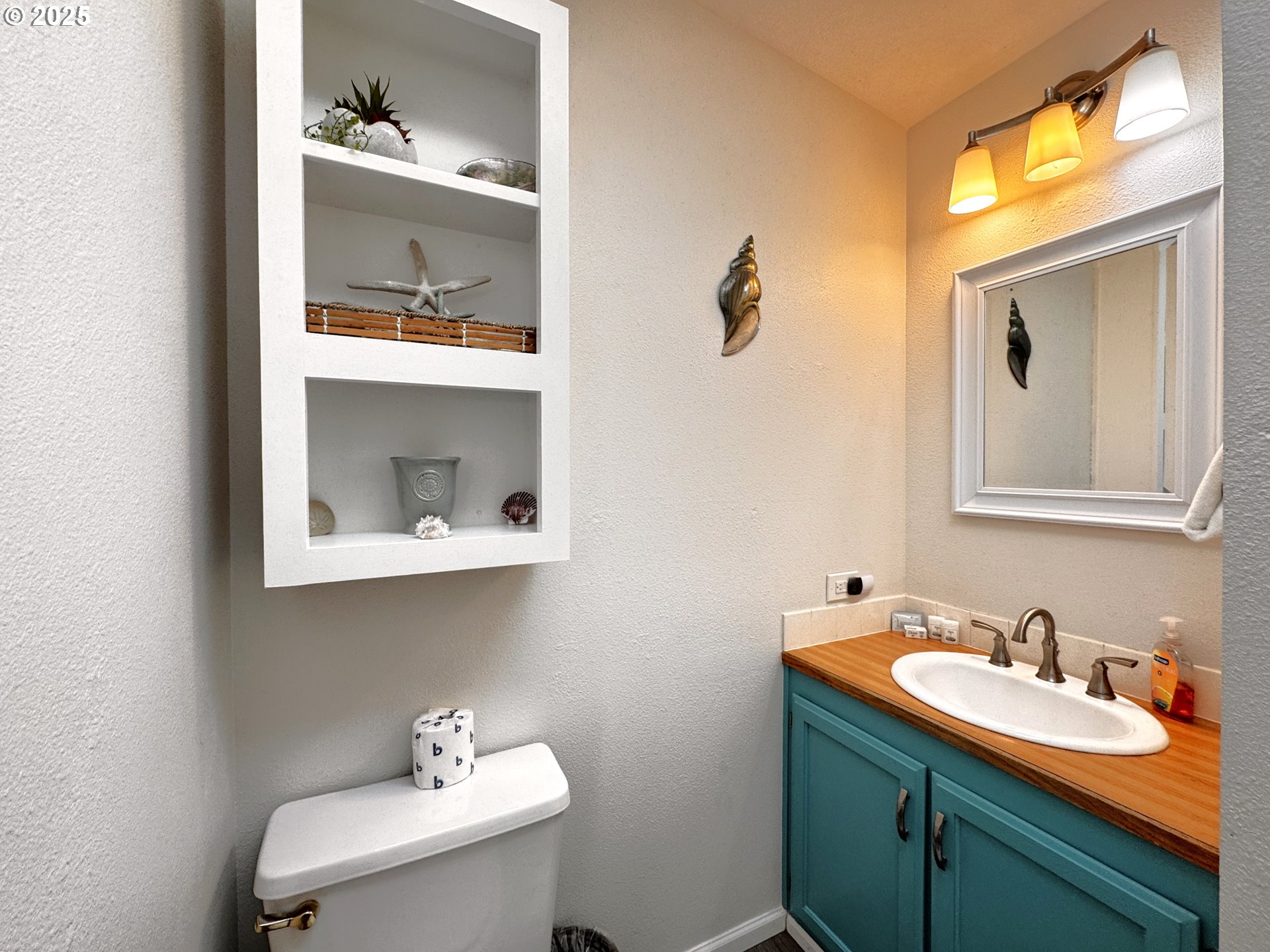 19921 Whaleshead Road, Unit T 1 Brookings, OR 97415 - Photo 36 of 45 Bathroom