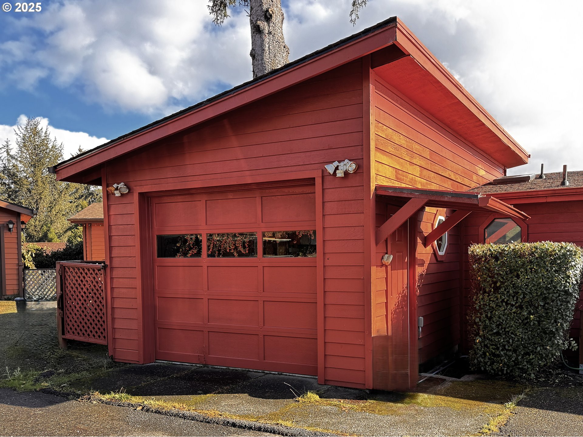 19921 Whaleshead Road, Unit T 1 Brookings, OR 97415 - Photo 39 of 45 Garage