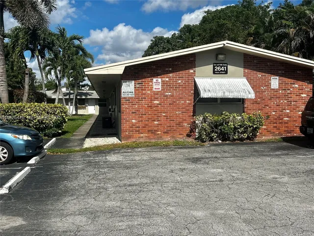 $1,350 | 2641 Polk Street, Unit 9, Hollywood, FL 33020