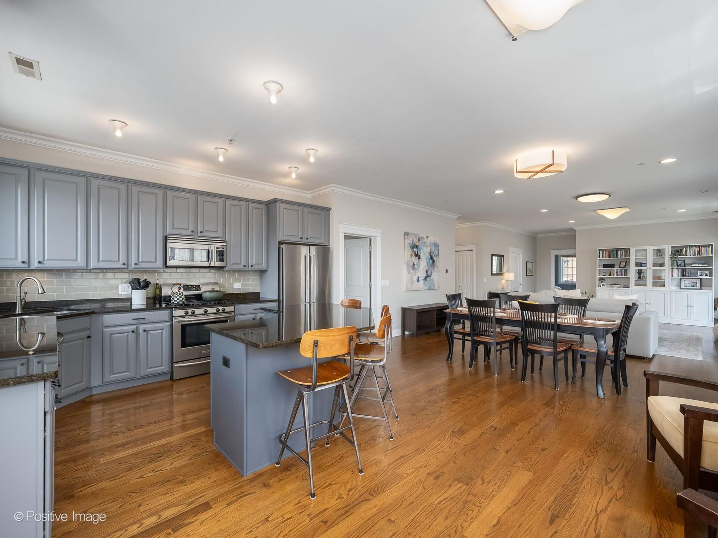 1453 West Irving Park Road, Unit 305 Chicago, IL 60613 - Photo 8 of 22