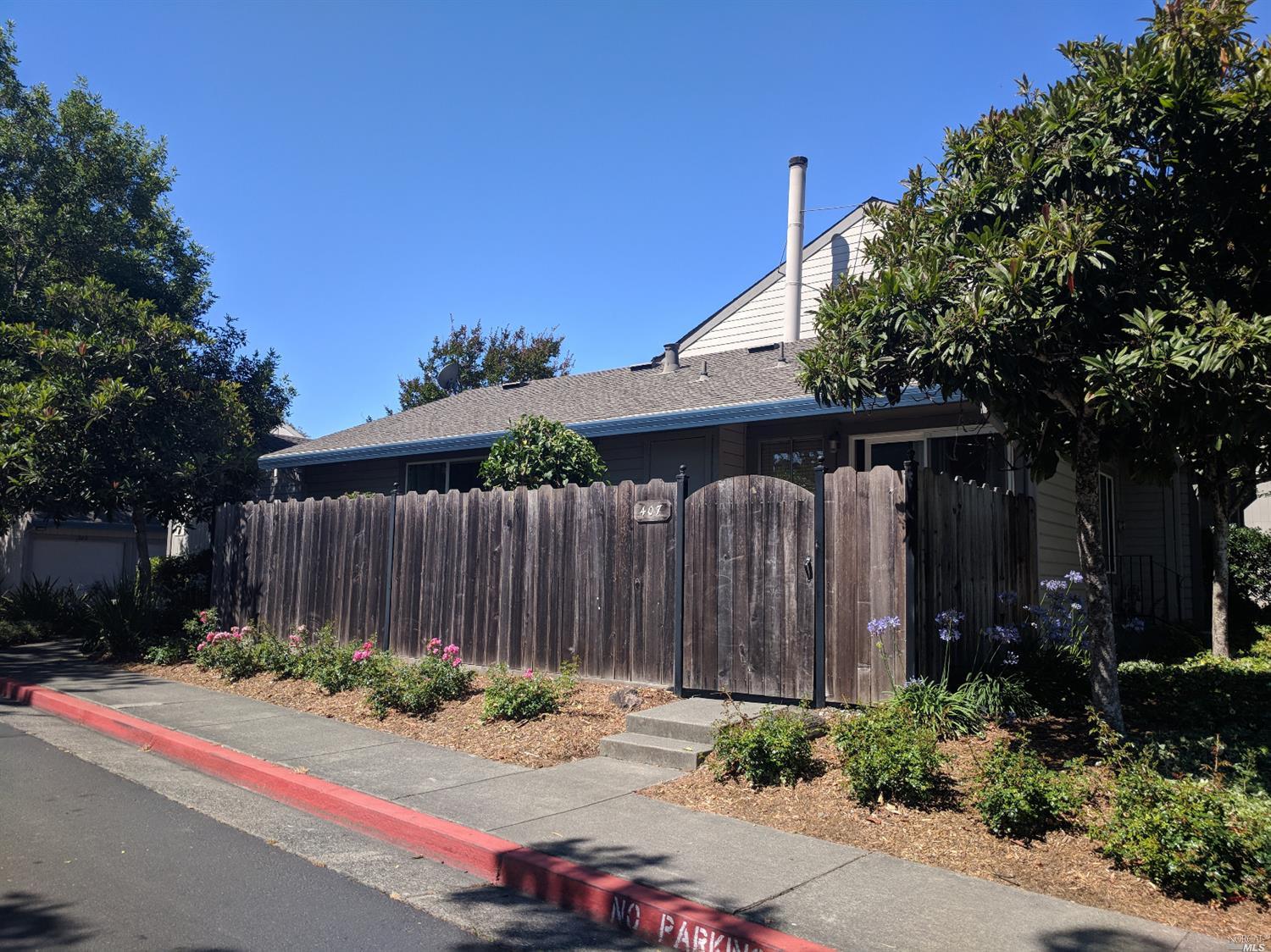 407 Gate Way Santa Rosa, CA 95401 - Photo 1 of 1 Back gate from Gate Way.