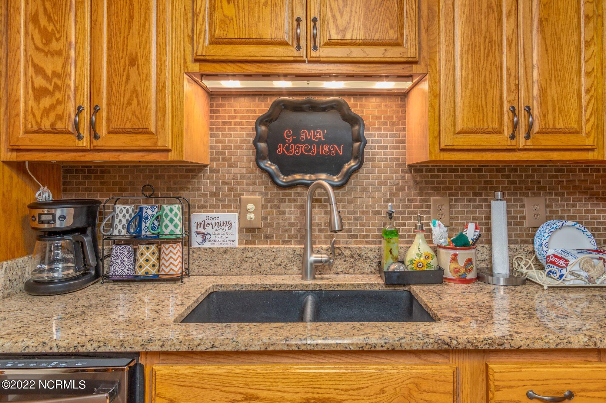 273 Sand Ridge Road New Bern, NC 28560 - Photo 12 of 29 Kitchen