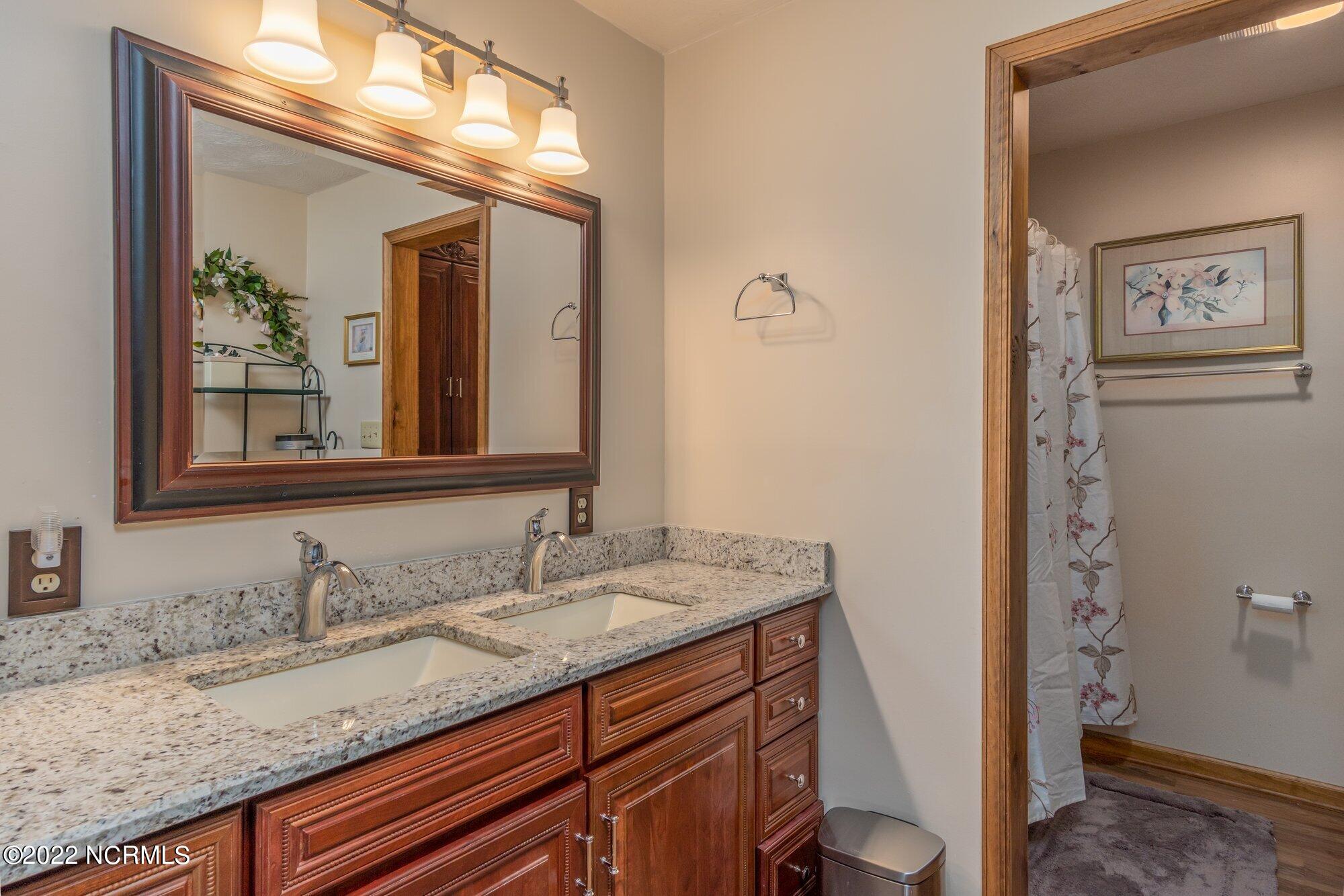 273 Sand Ridge Road New Bern, NC 28560 - Photo 18 of 29 Master Bathroom