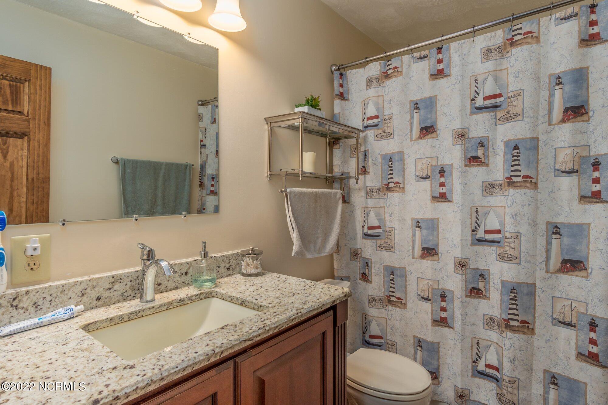 273 Sand Ridge Road New Bern, NC 28560 - Photo 22 of 29 Hall Bathroom