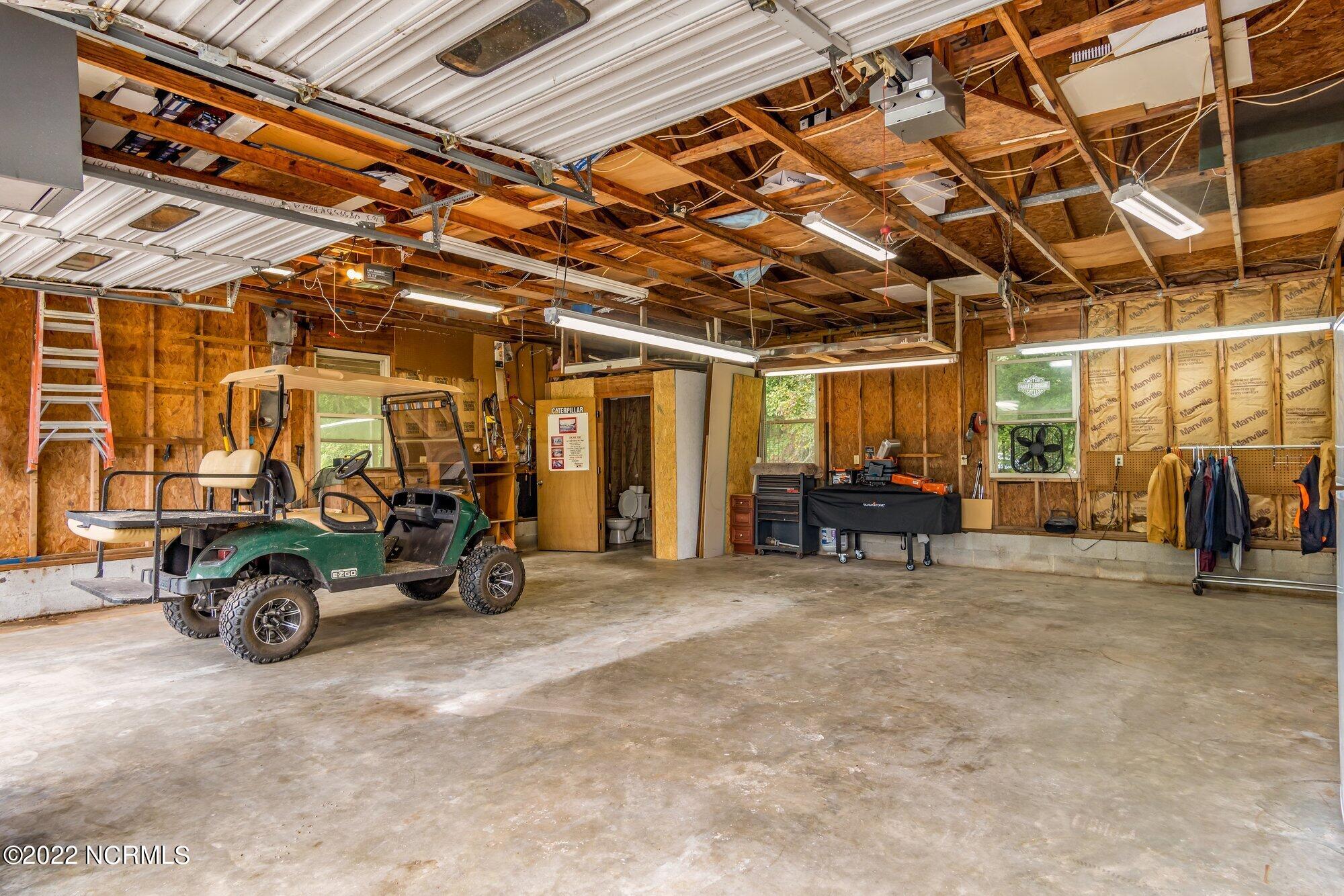 273 Sand Ridge Road New Bern, NC 28560 - Photo 28 of 29 Garage