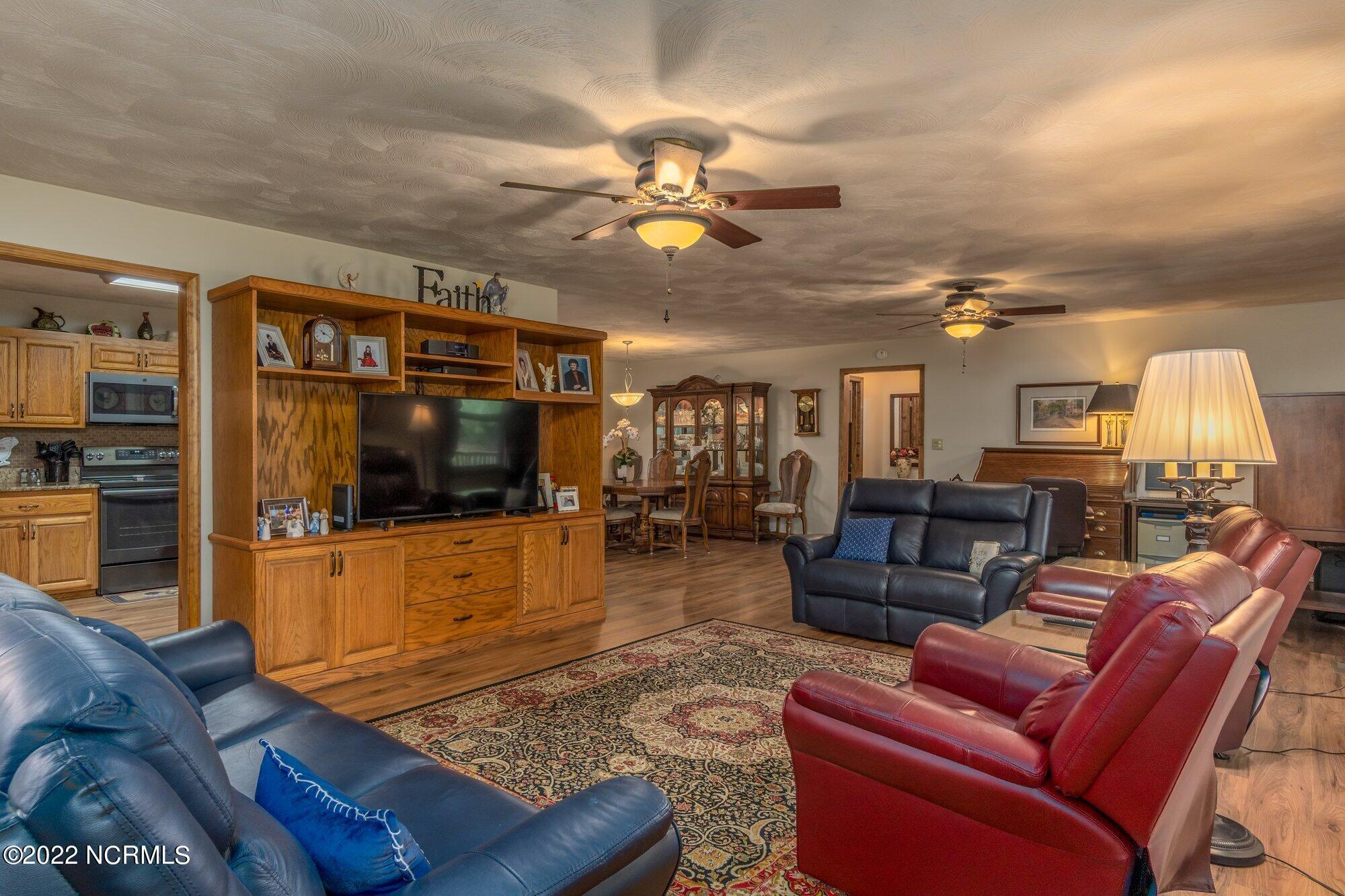 273 Sand Ridge Road New Bern, NC 28560 - Photo 5 of 29 Living Room