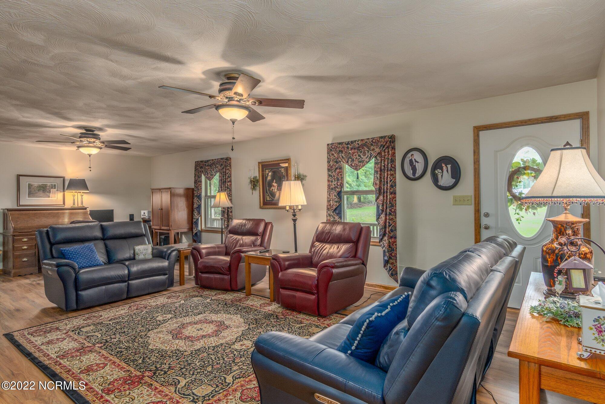 273 Sand Ridge Road New Bern, NC 28560 - Photo 7 of 29 Living Room