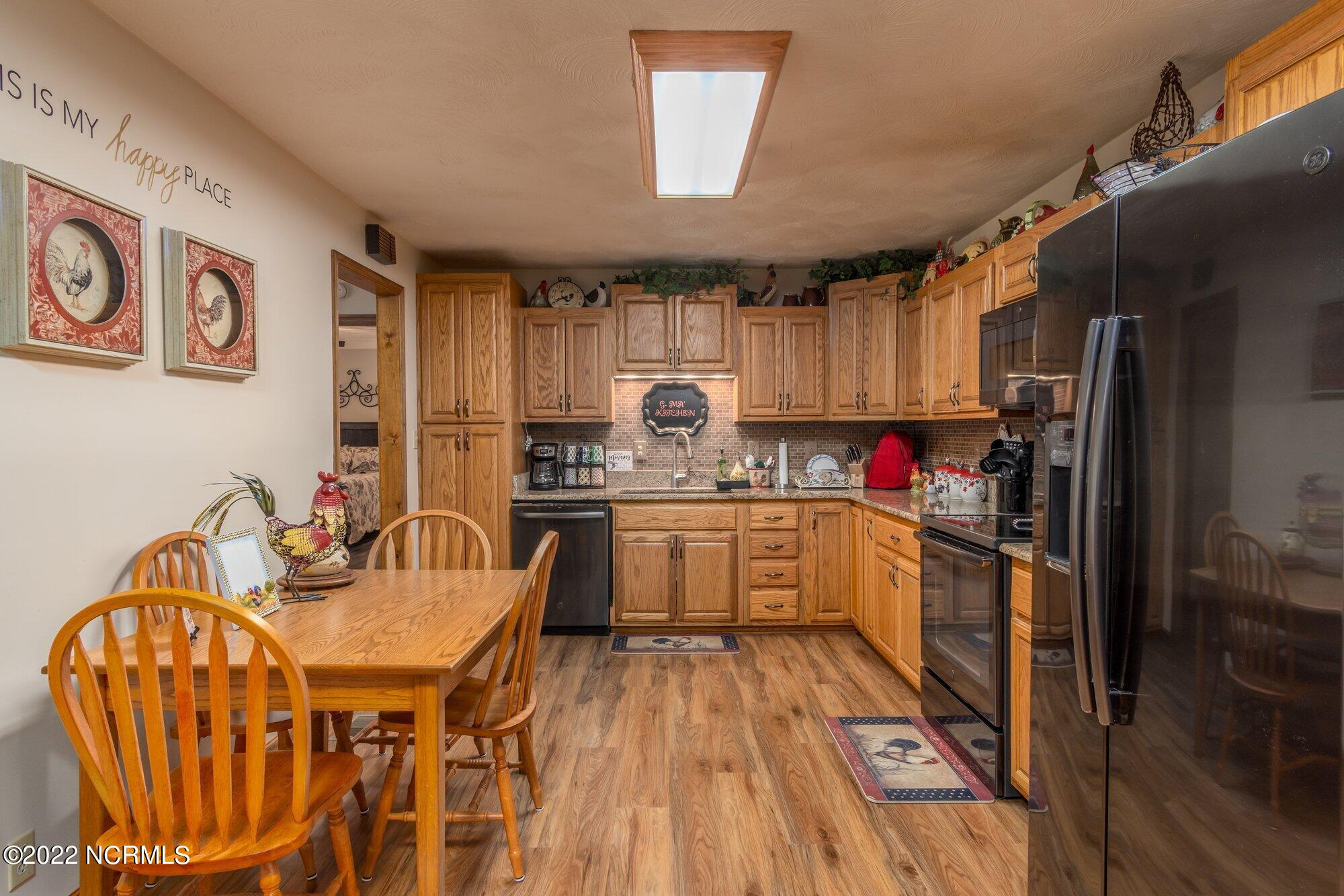 273 Sand Ridge Road New Bern, NC 28560 - Photo 9 of 29 Kitchen