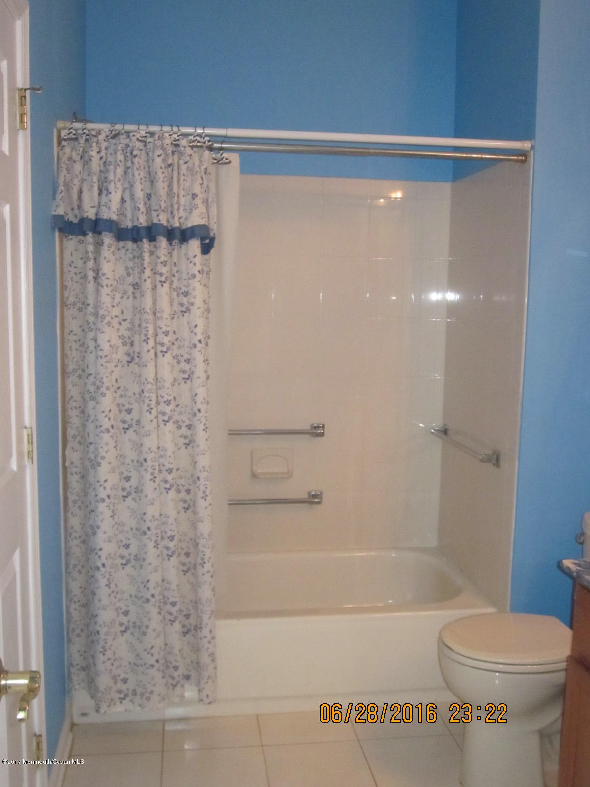 77 Eleanor Road Manchester Township, NJ 08759 - Photo 4 of 20 2nd bath showing tub