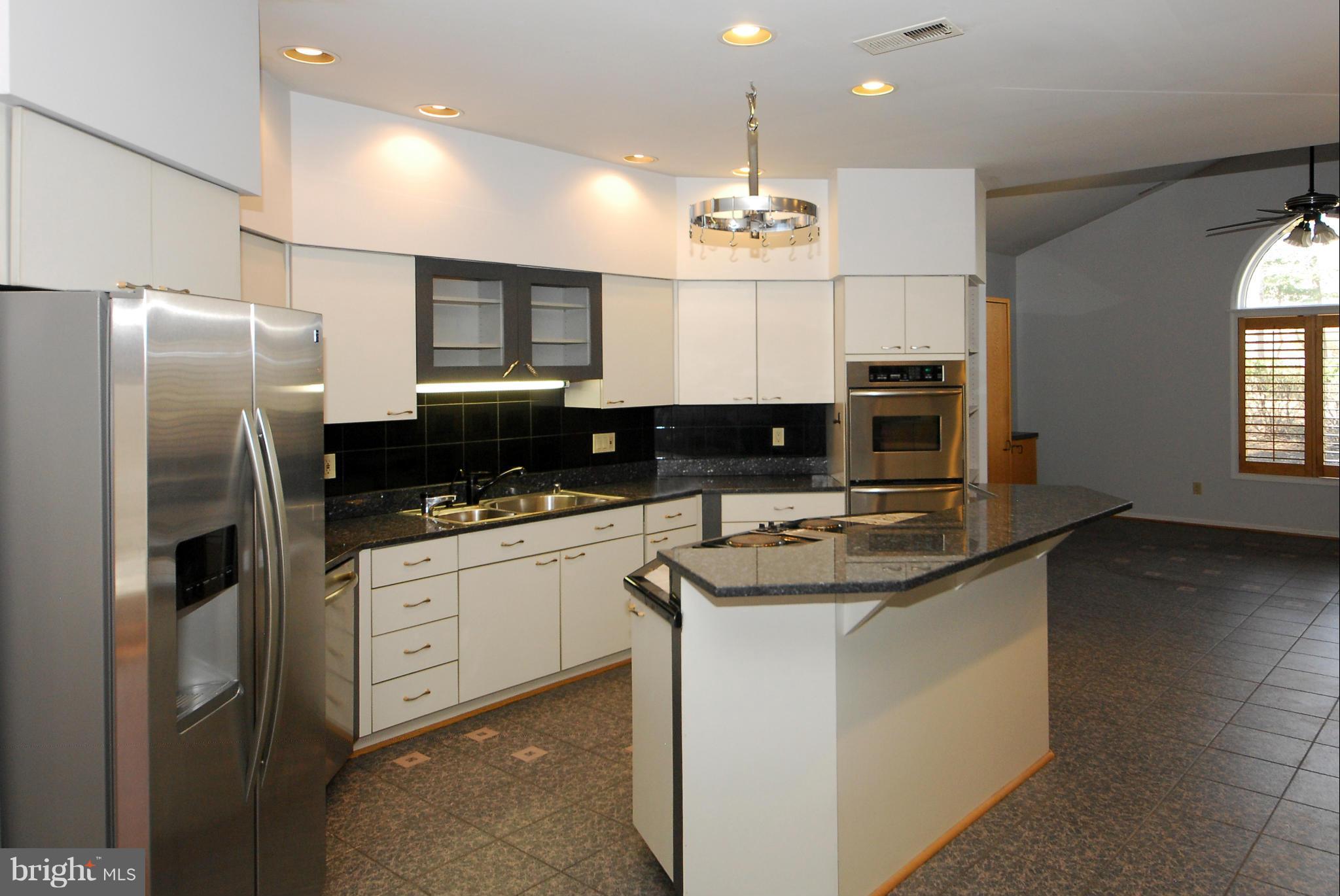 1629 Wyatts Ridge Road Crownsville, MD 21032 - Photo 6 of 28 Kitchen has granite counters
