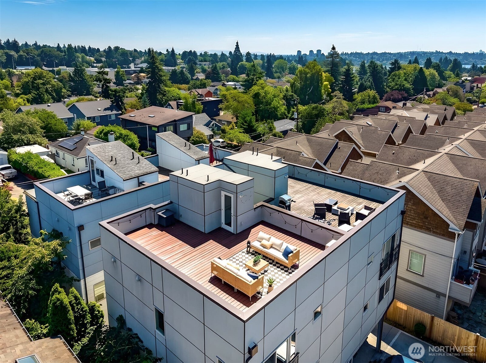 8527 Interlake Avenue North Seattle, WA 98103 - Photo 33 of 38 Gallery Image 33
