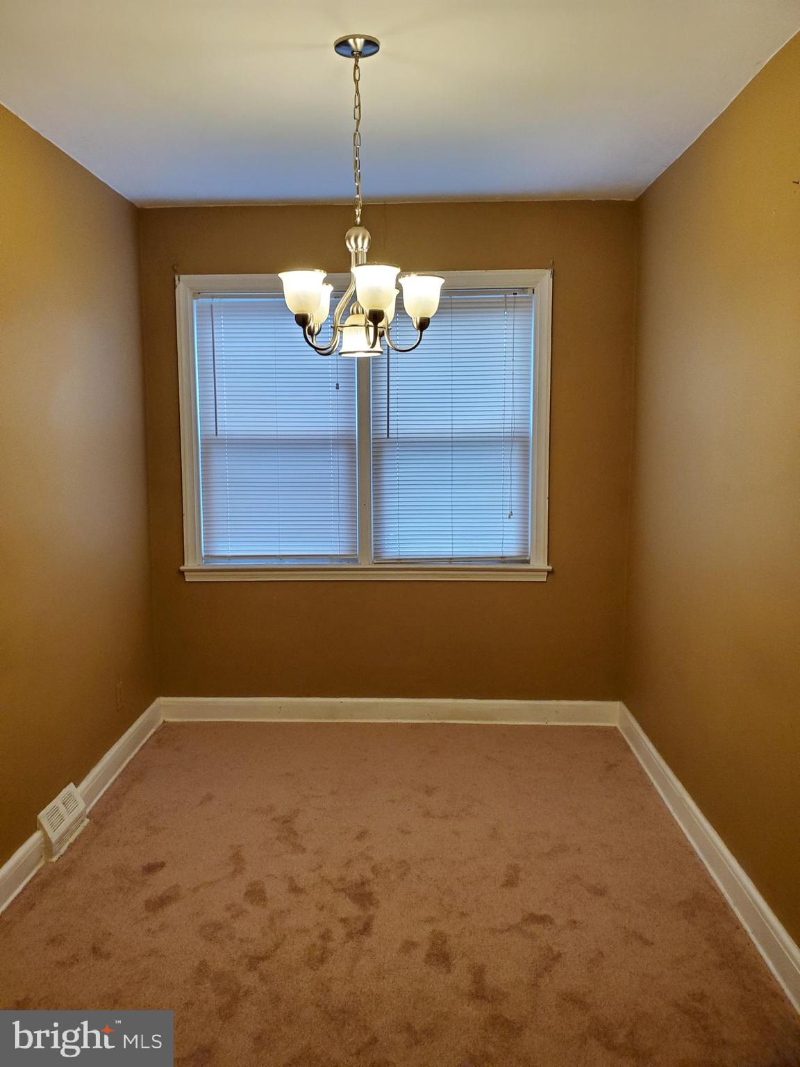 102 Wiltshire Road Baltimore, MD 21221 - Photo 4 of 15 Dining Room