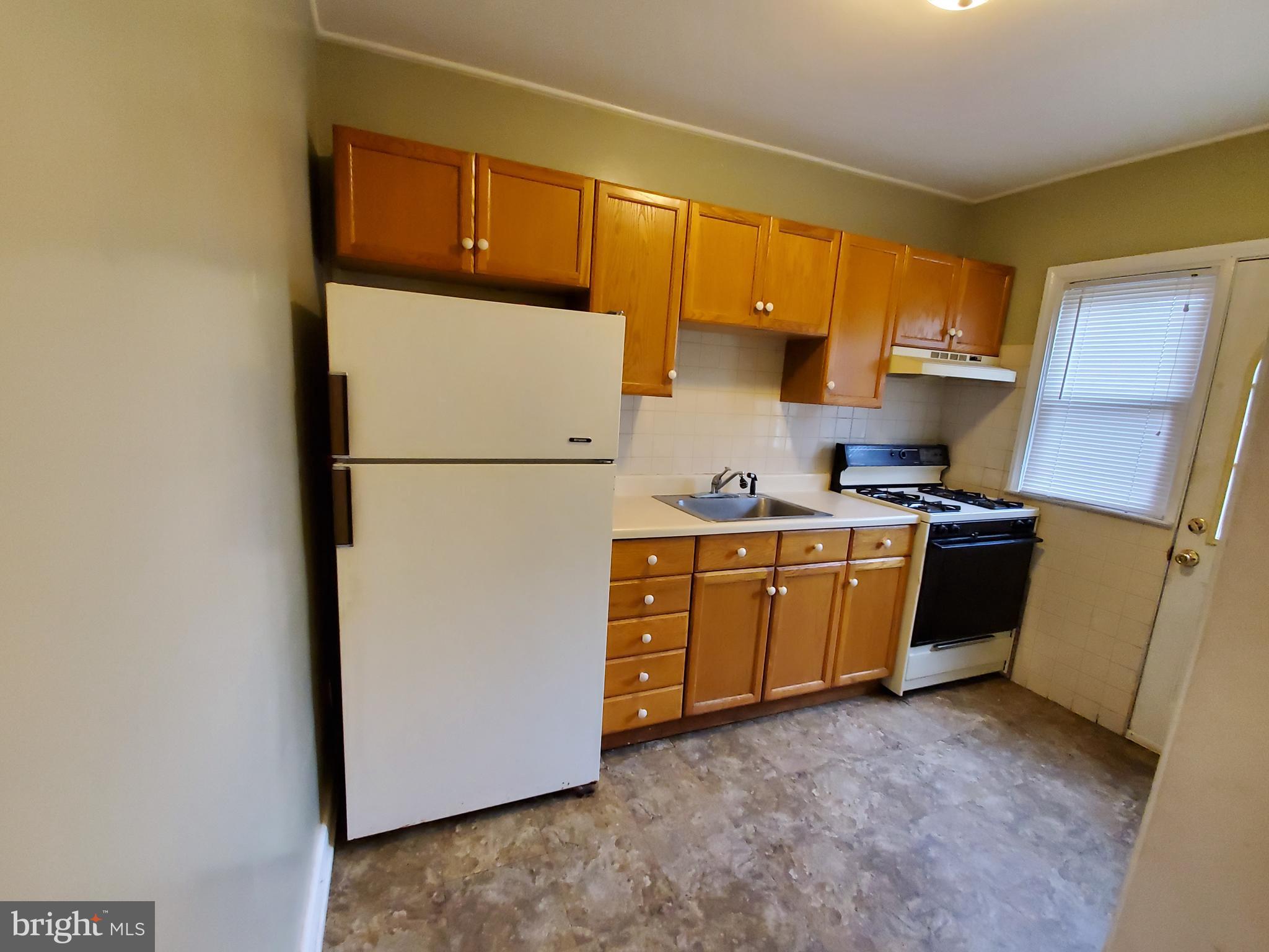 102 Wiltshire Road Baltimore, MD 21221 - Photo 5 of 15