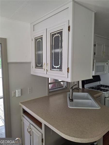 4 Fleetwood Road, Unit 502 Cleveland, GA 30528 - Photo 19 of 45 a kitchen with a sink and a refrigerator
