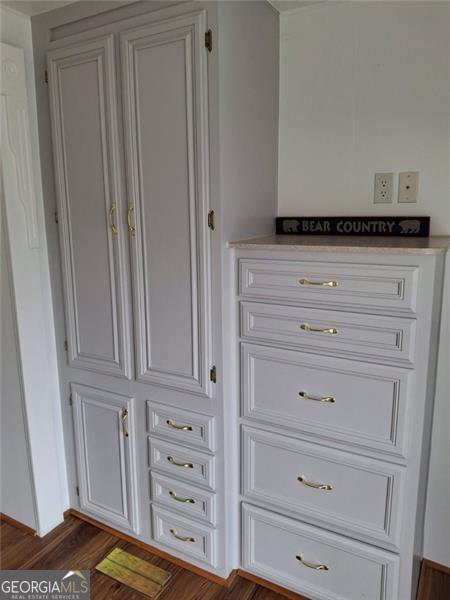 4 Fleetwood Road, Unit 502 Cleveland, GA 30528 - Photo 35 of 45 a view of a dresser
