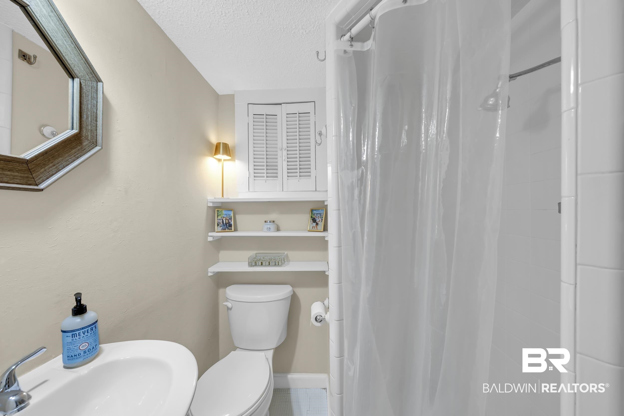 18 York Place Mobile, AL 36608 - Photo 14 of 27 Full bath with a shower with curtain and a textured ceiling