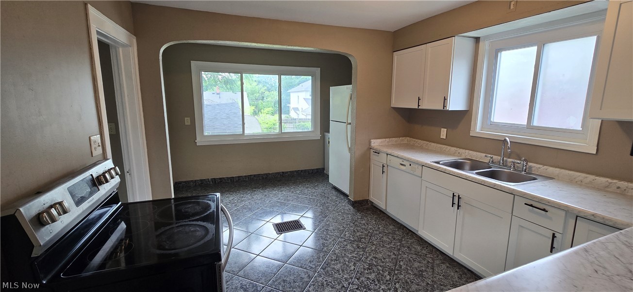 914 Dan Street Akron, OH 44310 - Photo 6 of 23