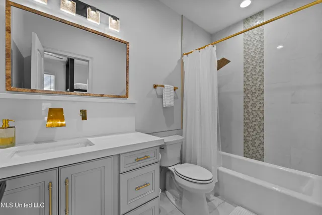 $2,250,000 | 527 Sandy Hook Drive, Pass Christian, MS 39571