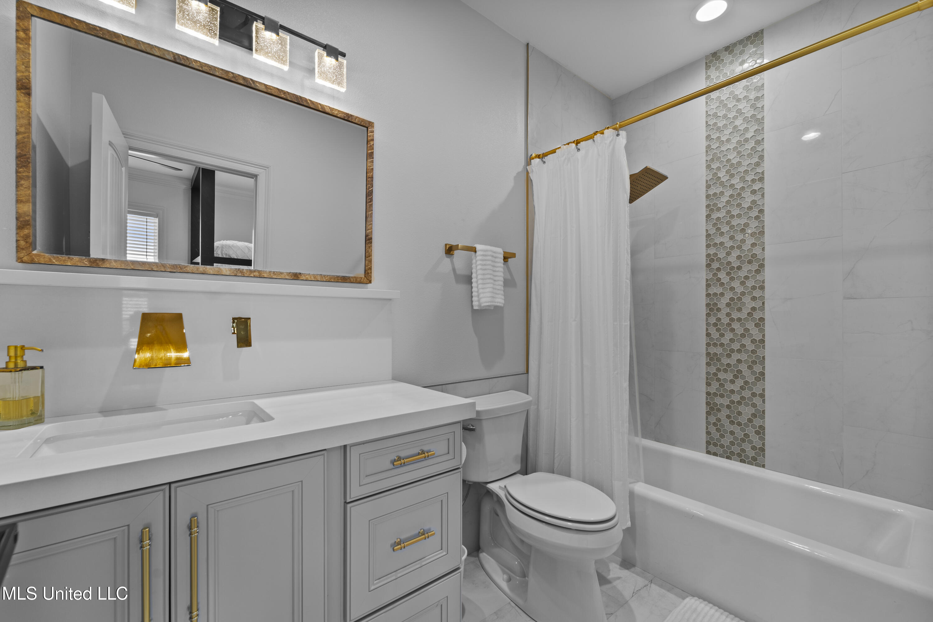 527 Sandy Hook Drive Pass Christian, MS 39571 - Photo 28 of 35 Bathroom 5