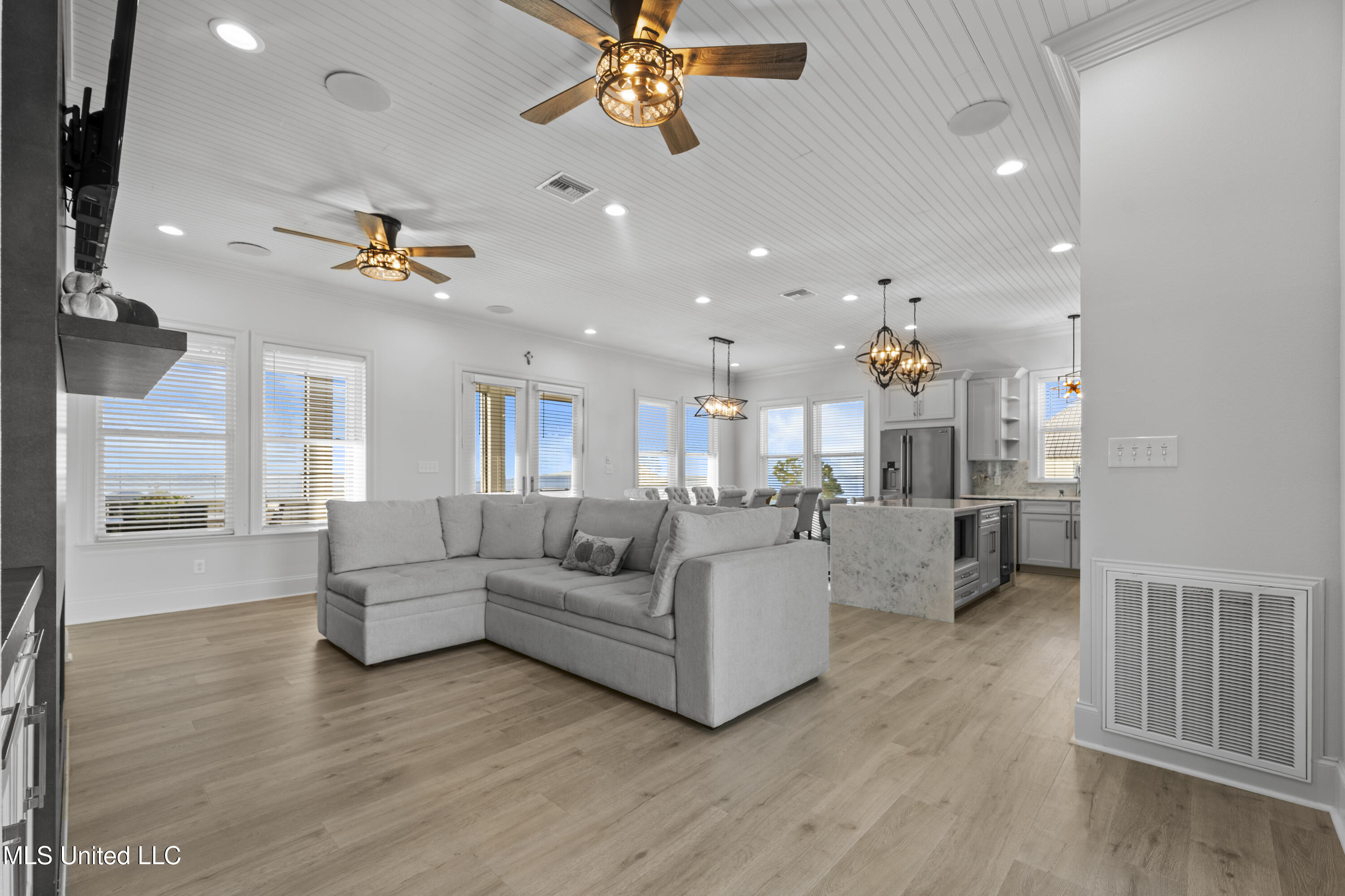 527 Sandy Hook Drive Pass Christian, MS 39571 - Photo 4 of 35 Living Room
