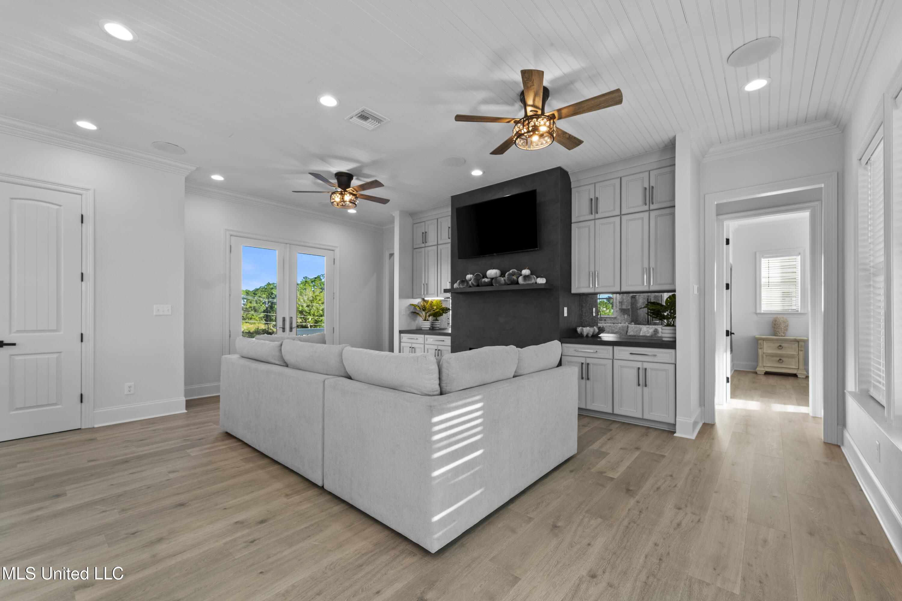 527 Sandy Hook Drive Pass Christian, MS 39571 - Photo 5 of 35 Living Room