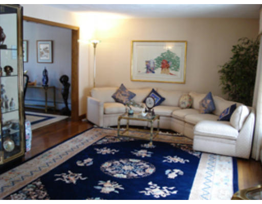 7 Eisenhower Road Marblehead, MA 01945 - Photo 4 of 9 a living room with furniture and a rug